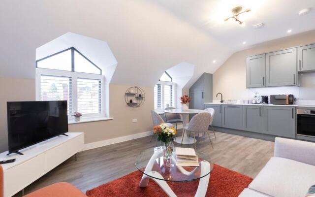 Elliot Oliver - Stylish Loft Style 2 Bedroom Apartment With Parking