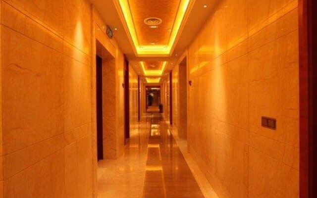 Holiday Hotel