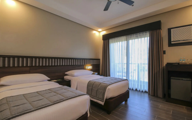 Two Seasons Coron Bayside Hotel