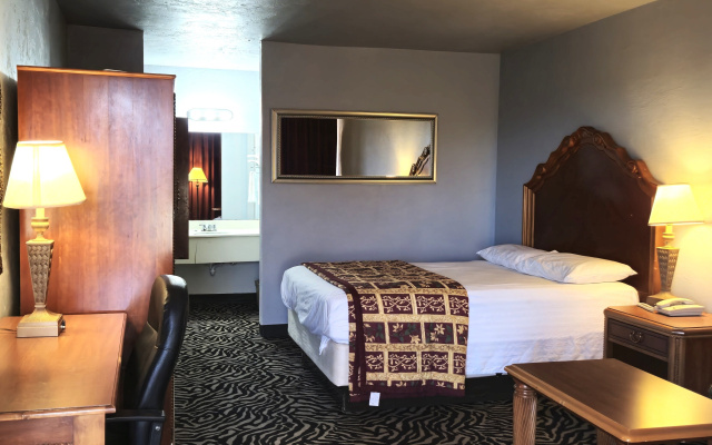 Castle Inn & Suites by OYO Lawton