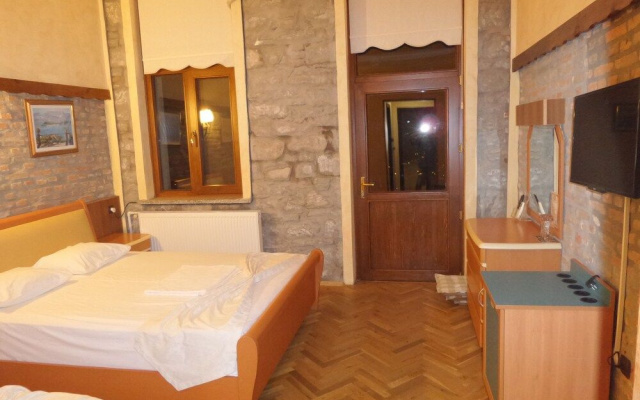 Imbros Hotel