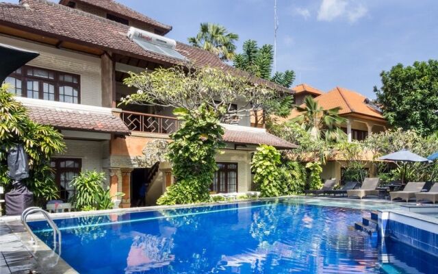 RedDoorz near Petitenget Beach