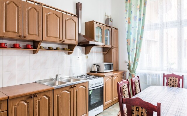 Three rooms on Hnatyuka 3