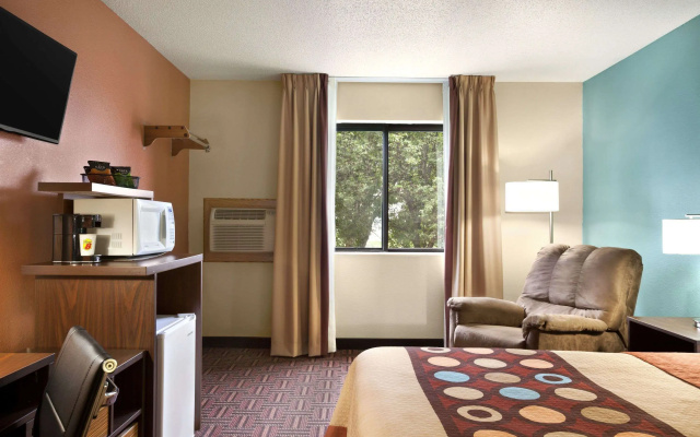 Super 8 by Wyndham Salem