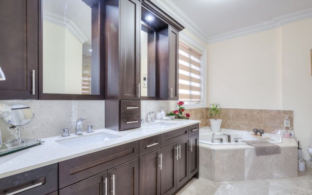 Waterfront Avenue Suites