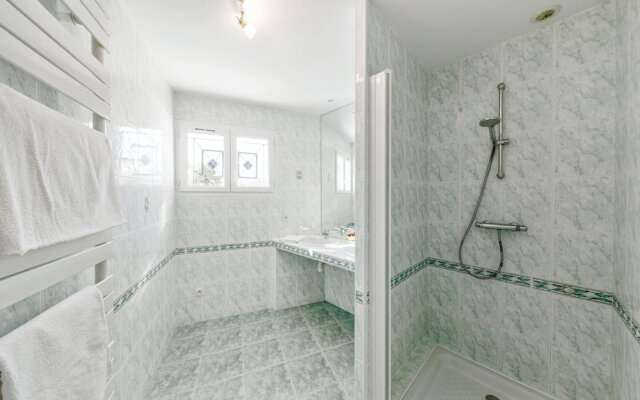 Villa With 5 Bedrooms in Saint-germain-d'esteuil, With Private Pool, E