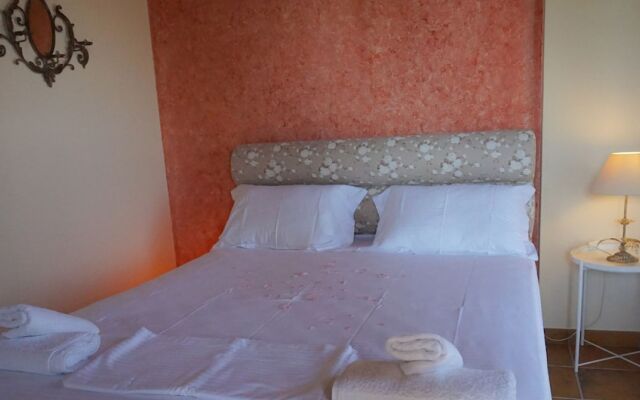 Alekos Beach Houses - Natura Gialla