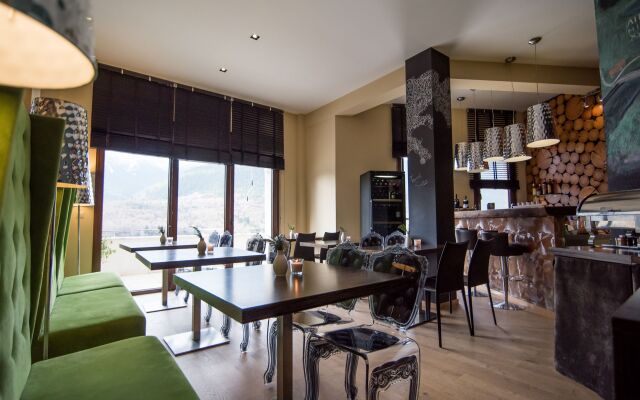 Forest Suites Boutique Hotel