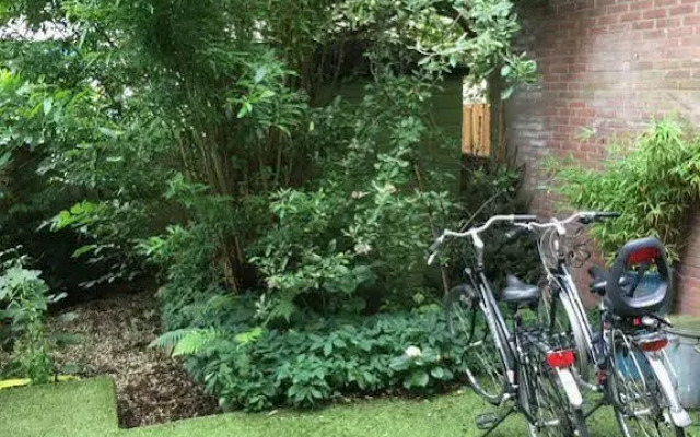 Studio Zaagmolen, Superb stylish apartment, 65m2 with private garden, close to city centre