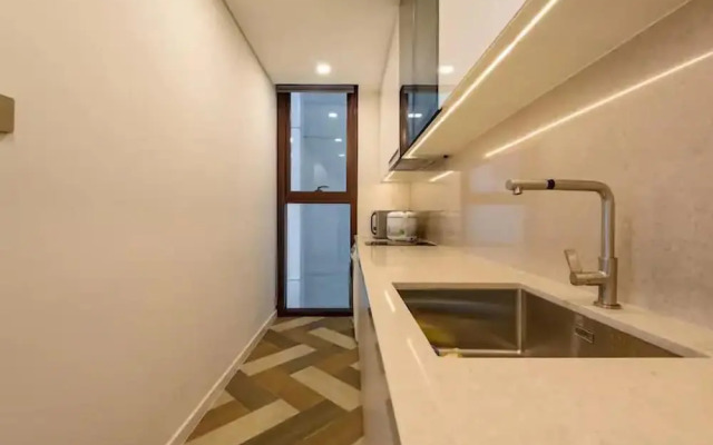 The Metropole The Galleria The Crest