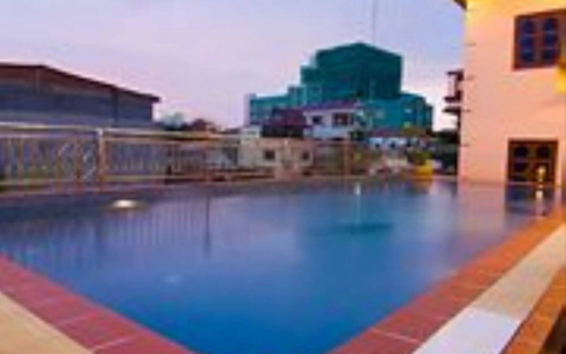 G Eleven Hotel
