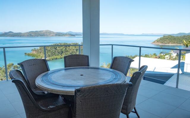 Panoramic Paradise On Shute