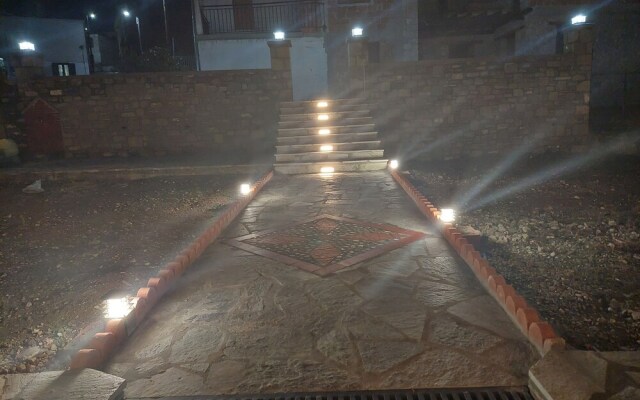 To Spiti Tou Palikara