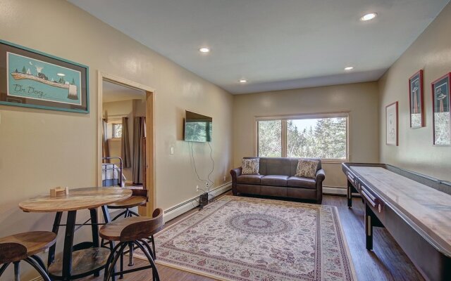 Tall Pines Lodge 4 Bedroom Townhouse by RedAwning