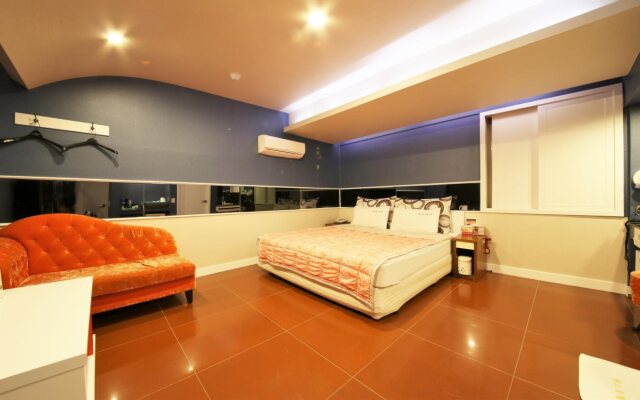 Sense Motel
