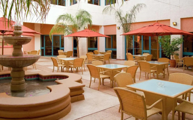 Hilton Phoenix Airport