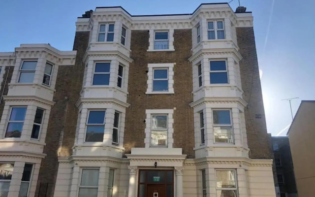 Popular - Modern Walpole Bay Apartment