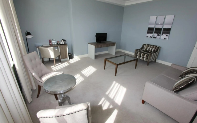 Yarrow Hotel