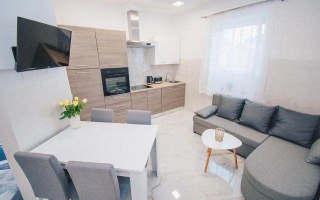 L Apartment