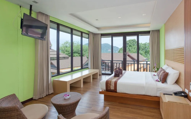 Phi Phi Long Beach Bungalow