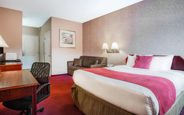 Ramada by Wyndham 100 Mile House