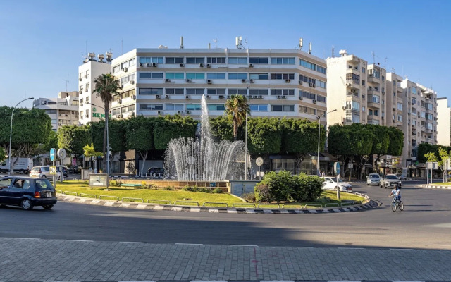 Trygoni Court - Elegant Downtown 3-bdr Apartment