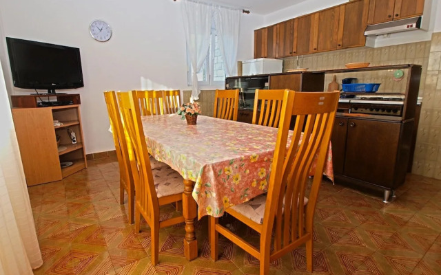Apartment 1198