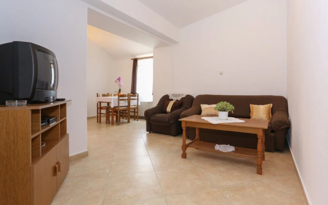 Apartment 5, First Floor