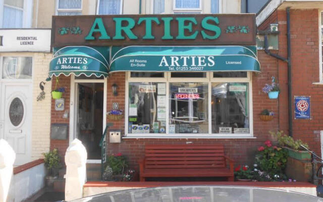 Arties Hotel