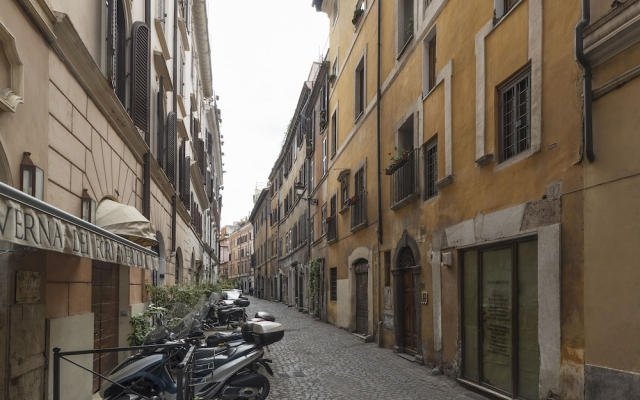 Stylish Flat Domus Aurea