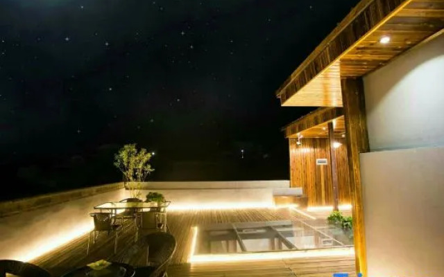 Terracotta Army Theme Apartment