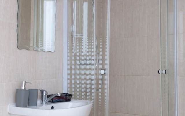 Iezer Residence