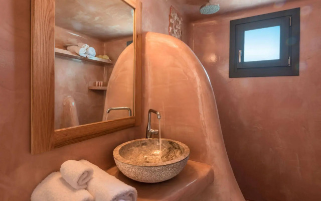 Aspronisi Luxury Villa