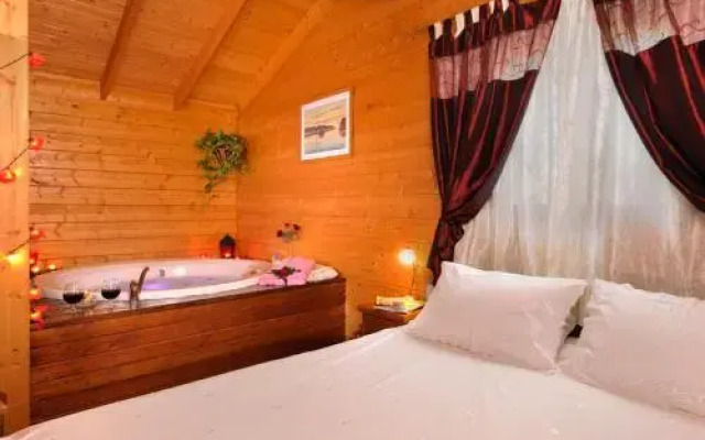 Spa Chalets In Olive Grove