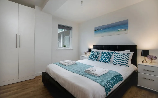 Skyvillion - Tower Point Enfield 1bed W Balcony