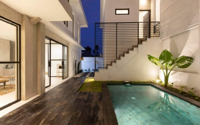 4BR Luxe Pool Villa Canggu near Finns