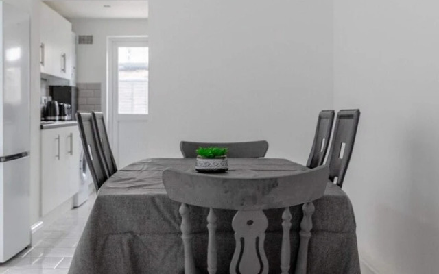 Spacious & Newly Renovated 4BD House East Ham!