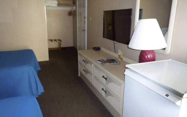 Tropical Seas Hotel