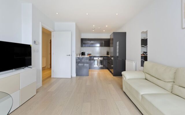 Spacious Flat Near South Bank by Underthedoormat