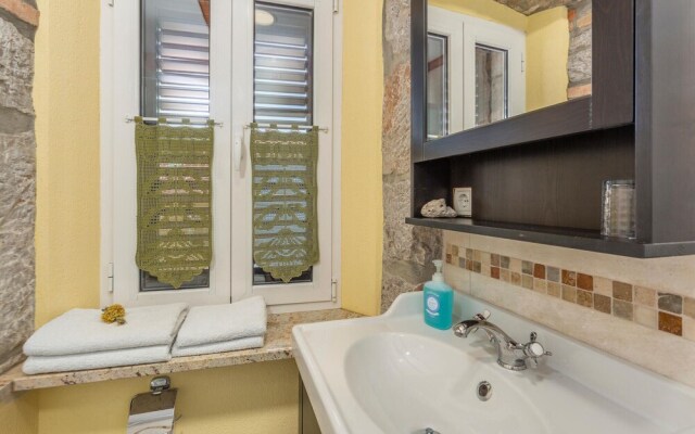 Nice Apartment in Punat With Wifi