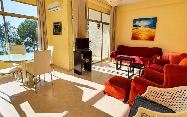 Skol 335. Fantastic Beachfront Apartment Facing South.