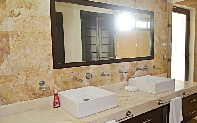 El Faro Beachfront Penthouse