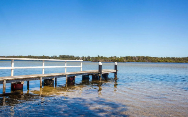 Bayview - Absolute Waterfront with Jetty - 5 Mins to Hyams Beach
