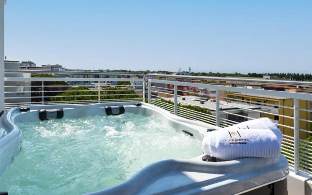 Life Hotel 4 Superior