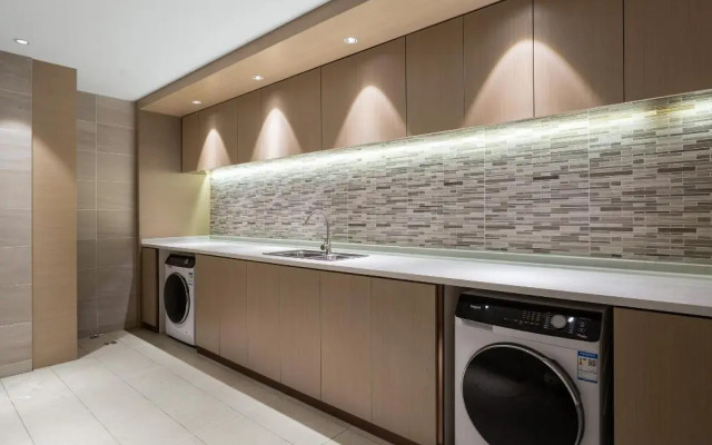 Lavande Hotel Wuhan 2nd Guanggu Road