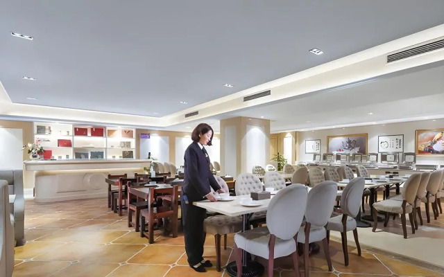 Vienna International Hotel (Nanjing Zhushan Road Metro Station)