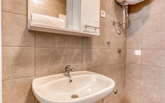 Charming Apartment in Novalja near Zrče Beach