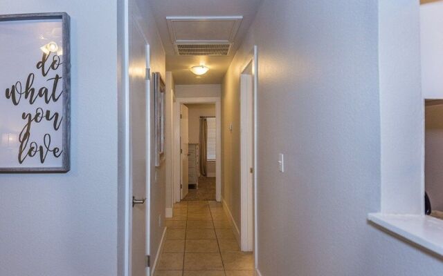 Fredericksburg Fun 3 Bedroom Apts by Redawning