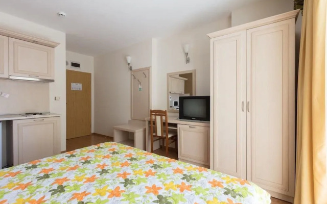 Cosy Studio with Kitchen & Balcony