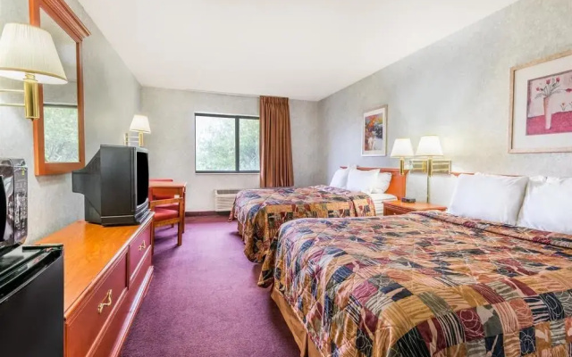 Days Inn Topeka